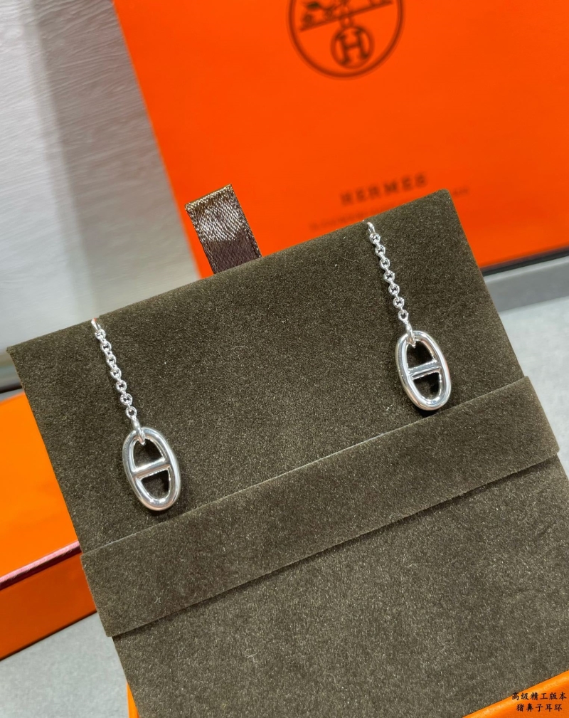 H**me5 earrings